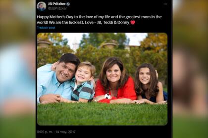 Por el Día de la Madre, el demócrata publicó una foto familiar y causó furor en las redes