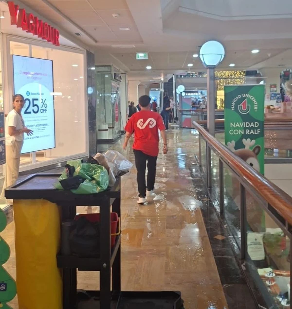 O Unicenter foi inundado devido à tempestade. choveu lá dentro, áreas afetadas e áreas foram evacuadas