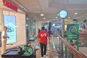 Se inundó el Unicenter por el temporal: lluvia en su interior, locales afectados y sectores evacuados