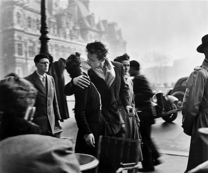 Por el original del famoso beso fotografiado por Robert Doisneau se pagaron 184.960 euros