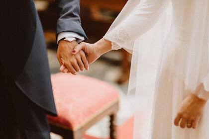 Por el trabajo cobra 500 euros y si recibe un golpe por parte de un invitado suma 50 euros más