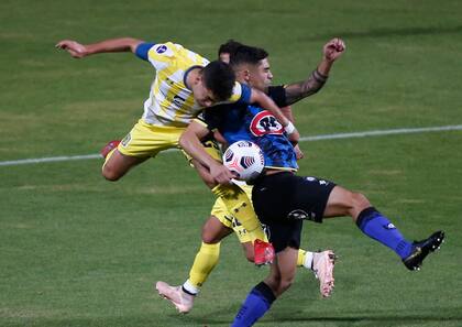 Por esta acción con Nicolas Ramírez, Luca Martínez Dupuy fue amonestado a los 7 minutos del primer tiempo; dos minutos más tarde fue expulsado.