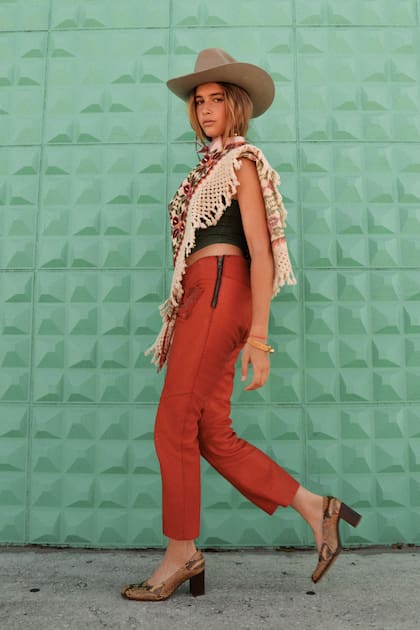 Por estos días, mientras está instalada en Palm Beach con su familia, además de jugar algunos torneos de polo, Myla posó en Estados Unidos para la nueva campaña de Rocio G, con styling de Belén Maisonnave y maquillada por Victoria Aldanondo.