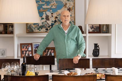 Por estos días, Pino continúa
trabajando en su icónica
peluquería de Palermo mientras
termina de negociar la publicación
de su segundo libro. “Son mis
memorias”, cuenta orgulloso