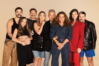 Por estos días, promocionan la segunda temporada de la docuserie
producida por Disney+, "Los Montaner", el ciclo que sigue de cerca la
vida de Ricardo Montaner junto a su mujer Marlene Rodríguez, sus tres
hijos Ricky, Mau y Evaluna, y sus familias.
