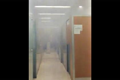 Por estos momentos se evalúa el daño material del área que fue foco del incendio, pero fuentes oficiales confirmaron que no fue significativo