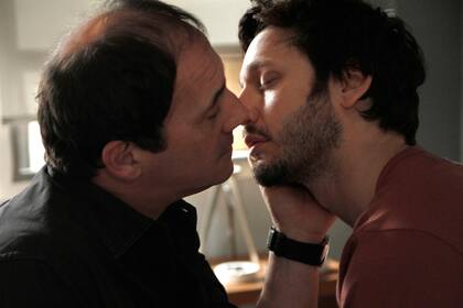 ¡Por fin llegó! Guillermo y Pedro se besan