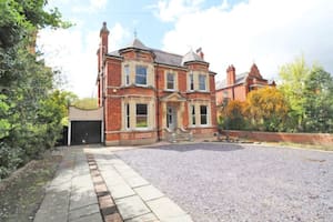 Por fuera, un inmueble a la venta en Reino Unido parece tradicional, pero en su interior se oculta un atractivo inesperado