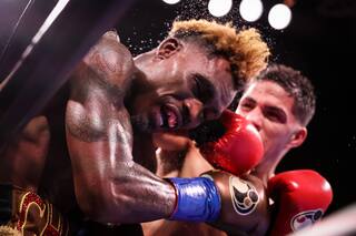 Castaño se topó con un fallo que lo privó del triunfo ante Charlo en su gran noche en Texas