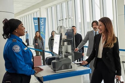 Por la adaptación a la normativa Real ID se prevén retrasos en los principales aeropuertos