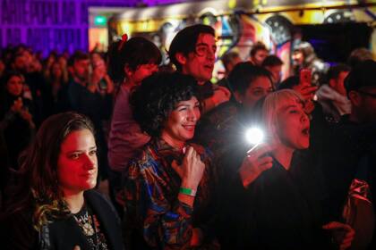 Los bienalistas celebraron al ver el video de presentación de los seleccionados