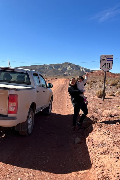 Por la cantidad de kilómetros de ripio y el el estado del camino, una camioneta o vehículo alto es indispensable para emprender este viaje.
