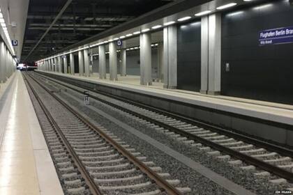 Por la estación, solamente transita cada día un "tren fantasma" para mantener el aire en movimiento
