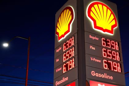 Por la guerra, el precio del petróleo alcanzó su pico histórico