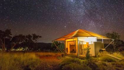 Por la noche, los cielos oscuros permiten apreciar las estrellas. Karijini Eco Retreat.