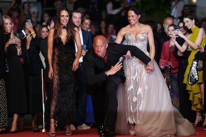 Por la noche, los protagonistas de la película desfilaron por la alfombra roja