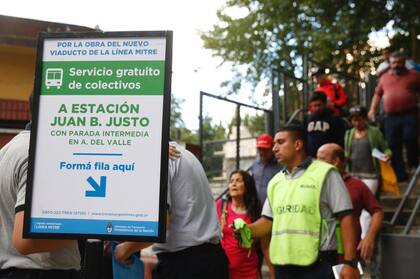 Por la obra del viaducto de la línea Mitre, la ciudad ofrece un servicio gratuito de colectivos