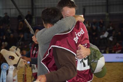 Por la tarde, en la pista indoor fue el turno de elegir los grandes campeones entre los animales a bozal. Fueron 120 animales los que pasaron por esta jura de bozales, con una calidad excelente, que fue reiterada en varias oportunidades por el jurado