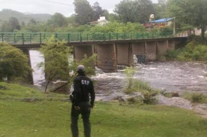 Por las intensas lluvias hay fuertes crecidas en Villa Carlos Paz