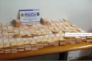 No pudieron justificar por qué viajaban con $ 27 millones en efectivo, quisieron sobornar a la policía y terminaron presos