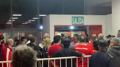 Por lo deportivo o por lo institucional, el clima caliente en Independiente es casi una constante.