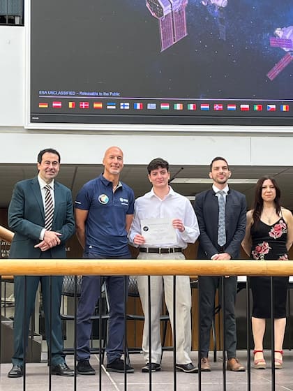 Por lo que destacó, su futuro académico lo ve marcado por la investigación