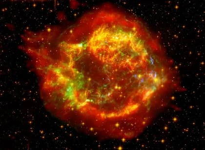 Por medio de observaciones y simulaciones computacionales con el software MOSFiT, el estudio determinó que la explosión fue impulsada por un magnetar