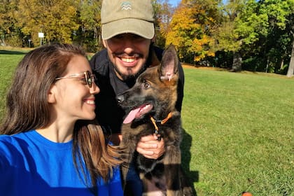 “Por otro lado, a veces, estar lejos también implica momentos de soledad, y es importante decirlo. Migrar no es solo un cambio de país, también es un cambio de redes".