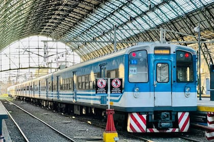 Por otro problema eléctrico, el Tren Roca no llega ni sale de La Plata