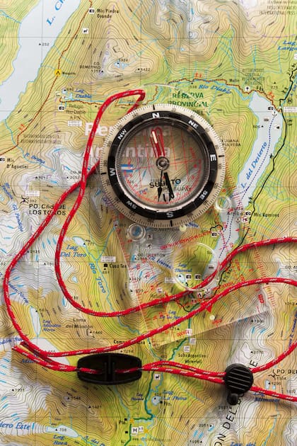 La brújula de Tim, un australiano que caminará en solitario hasta el refugio río Diablo desde Punta Norte.