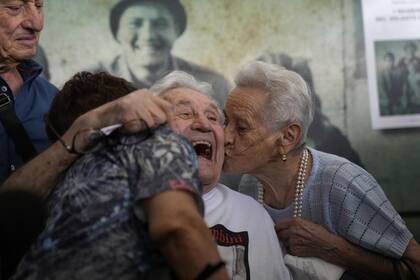 Por primera vez desde el final de la guerra, este veterano de 97 años se reencontró con los tres hermanos