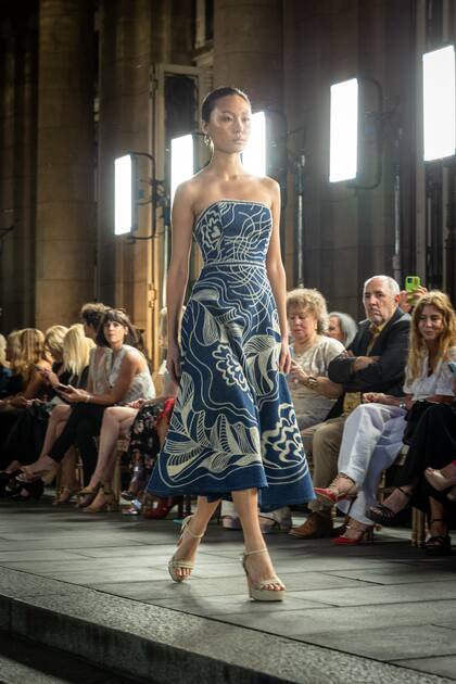 Por primera vez el foyer exterior del Teatro Colón se convirtió en pasarela para la SAC