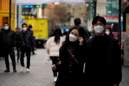 La "crisis de las mascarillas" se desató en Corea del Sur y el gobierno debió intervenir en la producción y distribución de los barbijos
