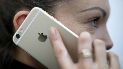 Por primera vez en su historia, Apple prevé una caída en las ventas del iPhone, principal fuente de ingresos de la compañía