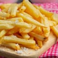 El truco del vinagre que mejora las papas fritas: por qué recomiendan usarlo