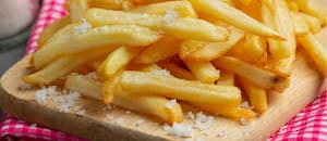 El truco del vinagre que mejora las papas fritas: por qué recomiendan usarlo