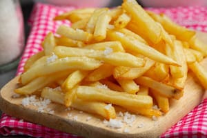 El truco del vinagre que mejora las papas fritas: por qué recomiendan usarlo
