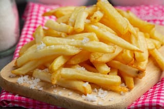 El truco del vinagre que mejora las papas fritas: por qué recomiendan usarlo