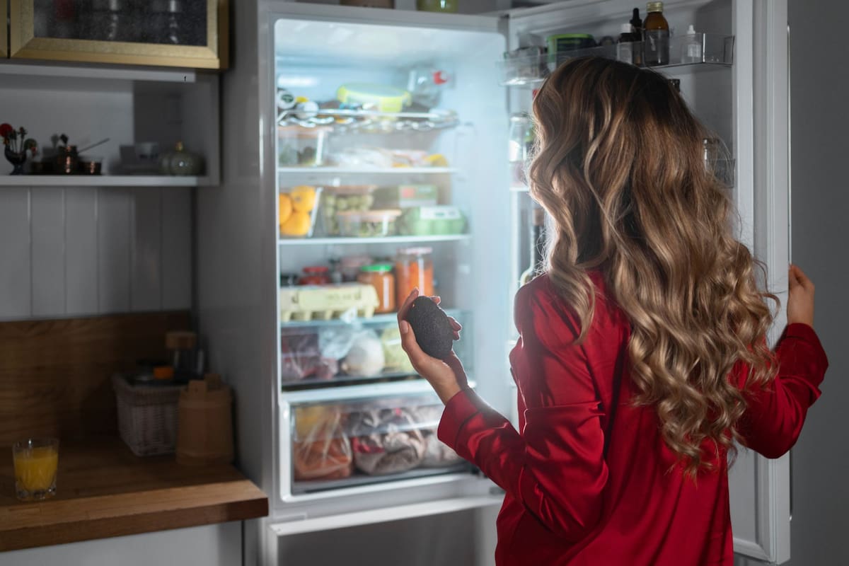 Por que o frio da geladeira pode afetar alguns alimentos, segundo especialistas