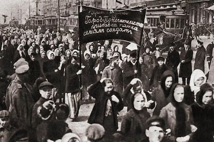 El origen del Día de la Mujer se remota a los trágicos hechos del 8 de marzo de 1908, cuando 129 mujeres murieron en un incendio en una fábrica tras declararse en huelga para pedir mejores condiciones laborales
