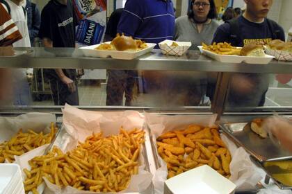 Por qué es más saludable hornear que freír: descubrí qué esconden estos métodos de cocción