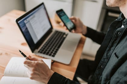 Por qué es primordial vincular tu cuenta de mail con WhatsApp para tu seguridad