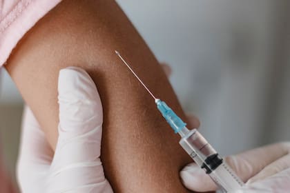 Por que Robert F. Kennedy Jr. es considerado por algunas personas como "antivacunas"