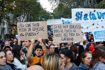 "¿Por qué tanto miedo de educar al pueblo?", decía otra de las consignas