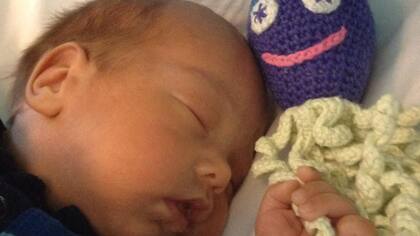 Por qué un pulpo tejido a crochet es la mejor compañía para los bebes prematuros