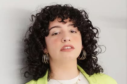 "¿Por qué una persona gorda que es feliz se toma como un mal ejemplo?": Agus Cabaleiro, la modelo argentina que lucha contra la gordofobia