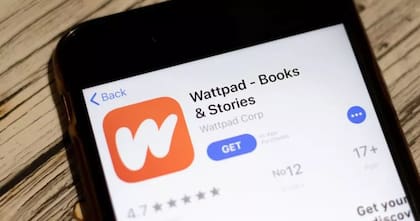 Por recomendación de una amiga, la joven descargó la aplicación Wattpad para entretenerse