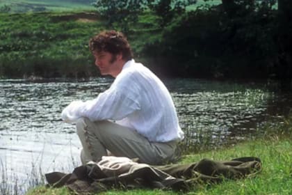 Por restricciones de desnudez de la época, el personaje de Mrs. Darcy se arrojó al lago con ropa (Captura video)