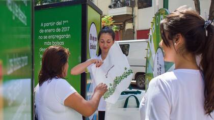 Por segunda semana, entregarán bolsas ecológicas en la Ciudad