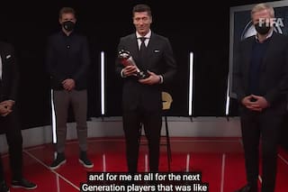 En una noche con emociones argentinas, Lewandowski le ganó el premio mayor a Messi